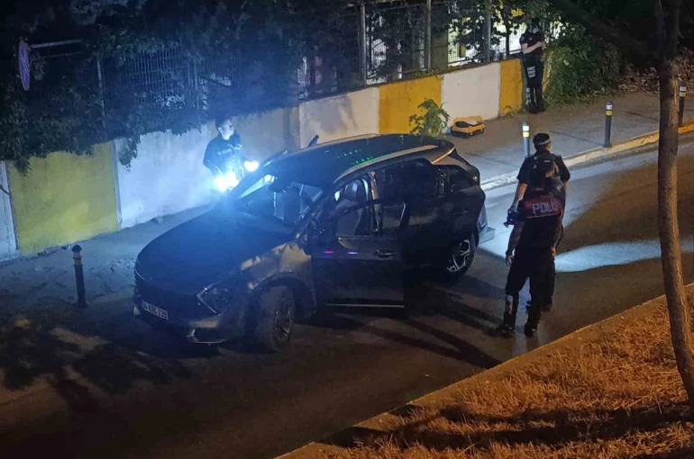 Beylikdüzü’nde ’dur’ ihtarına uymayan 2 kişi yakalandı