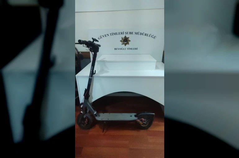 Beyoğlu’nda scooter hırsızlığı kamerada: 2 gözaltı 