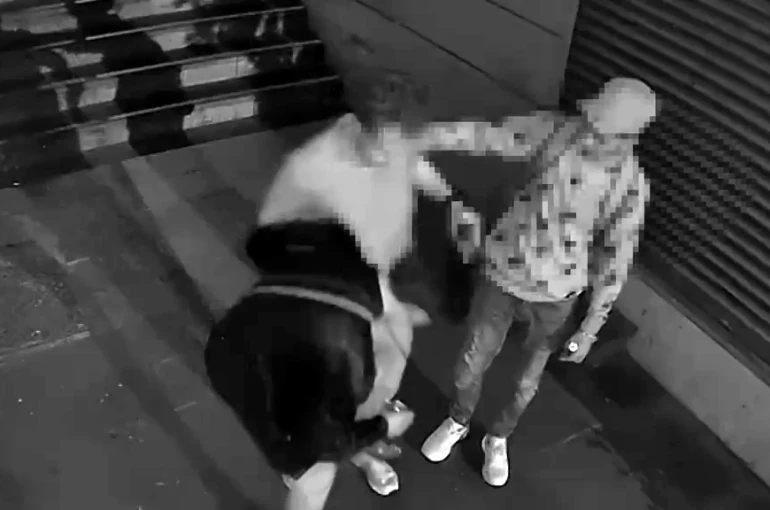 Beyoğlu’nda yankesicilik kamerada: Cep telefonu hırsızı tutuklandı