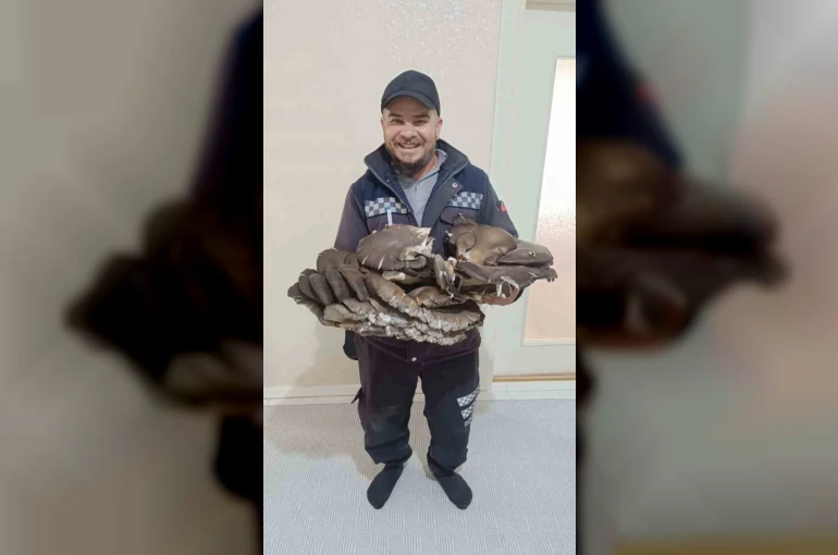 Beyşehir’de doğada bulduğu 10 kiloluk mantar şaşırttı