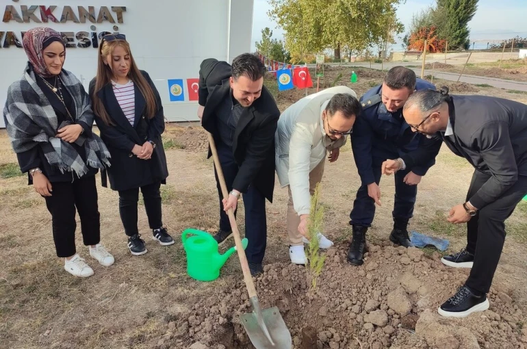 Beyşehir’de fidanlar toprakla buluştu