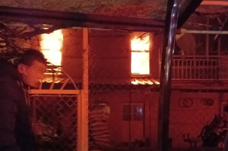 Beyşehir’de korkutan ev yangını
