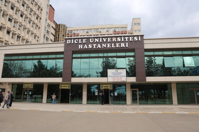 Bıçak parası aldığı için 15 yıla kadar hapis talebi ile dava açılmıştı, görevine geri döndü