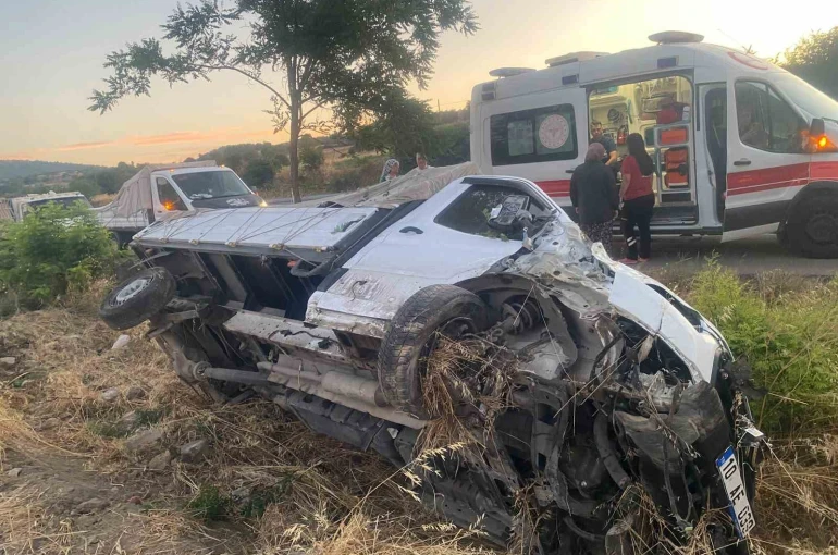 Bigadiç’te kamyonet şarampole uçtu: 1 yaralı