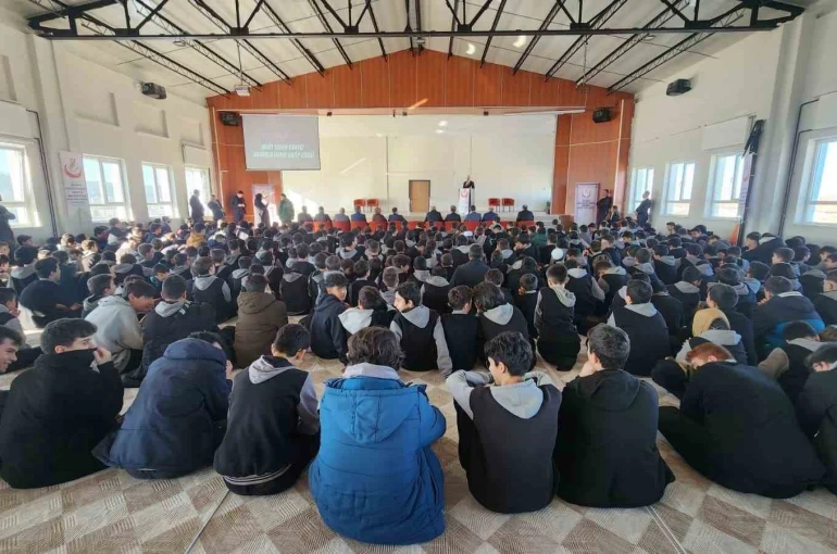 Bilal Erdoğan, Kütahya’da öğrencilerle buluştu