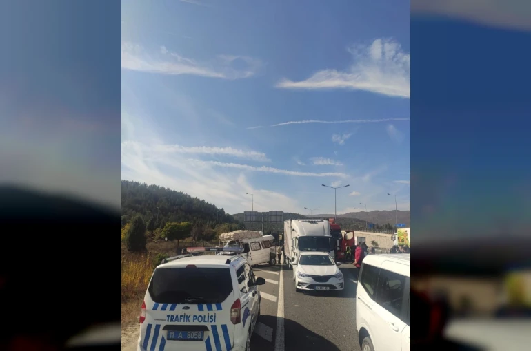 Bilecik’te zincirleme kaza: 3 yaralı