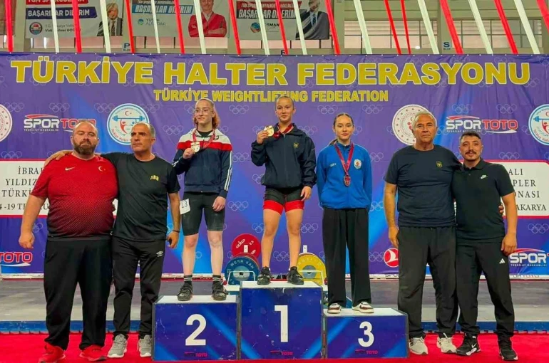 Bilecikli halterci Türkiye üçüncüsü oldu