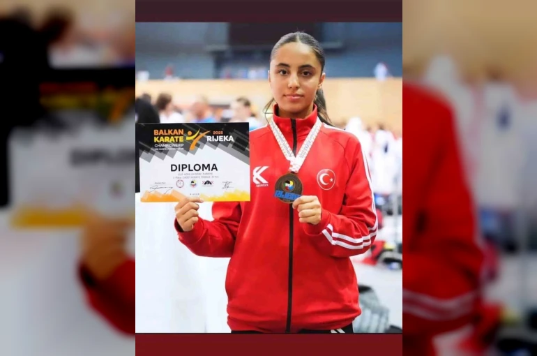 Bilecikli Sporcu Elif Azra Yıldırım Balkan üçüncüsü oldu