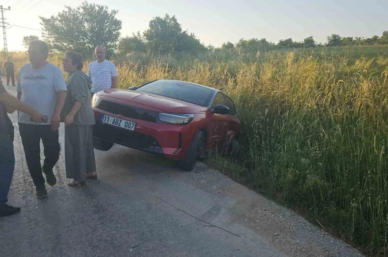 Bilecik’te 2 otomobil çarpıştı: 3 yaralı
