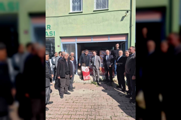 Bilecik’te 240 torba yağlık ayçiçeği tohumu üreticilere dağıtıldı