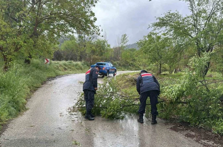 Bilecik’te aşırı yağış ulaşımı da olumsuz etkiliyor