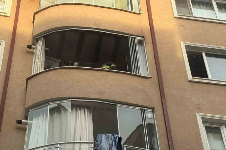 Bilecik’te balkonda çıkan yangında bir kişi dumandan etkilendi