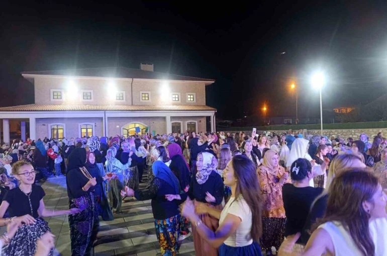 Bilecik’te bin 500 kadınla ilk ’şalvar gecesi’ coşkusu