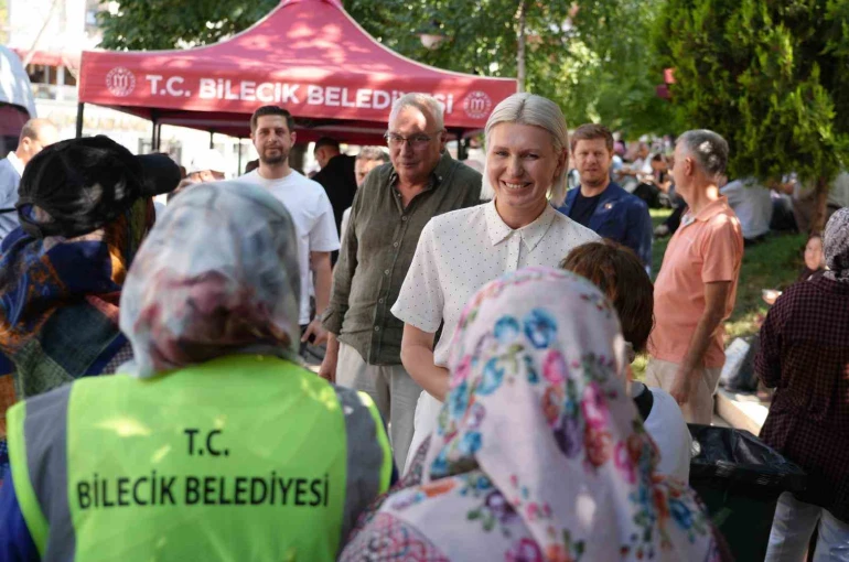 Bilecik’te binlerce kişiye aşure dağıtıldı