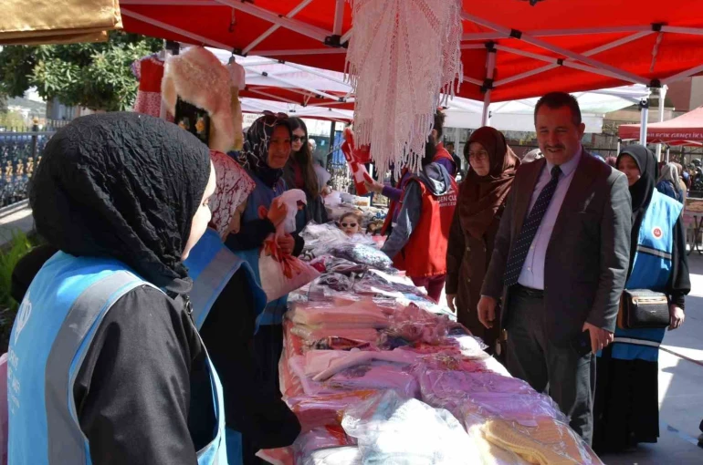 Bilecik’te ‘İki İnsan Bir Hayat: Aile’ temalı ‘Hayır Çarşısı’ açıldı