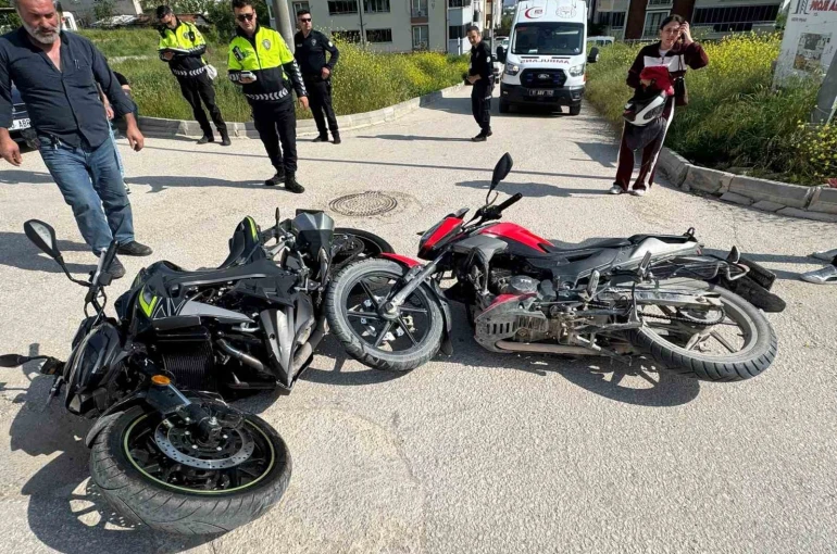 Bilecik’te iki motosiklet çarpıştı: 2 yaralı