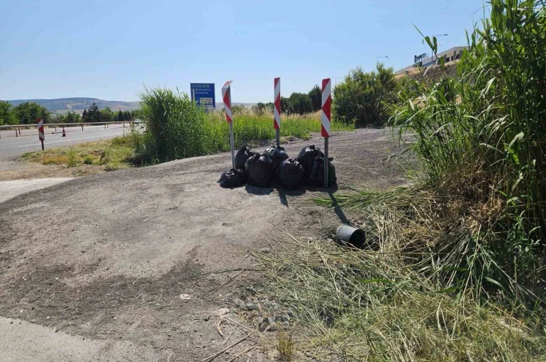 Bilecik’te jandarma poşet poşet çöp topladı
