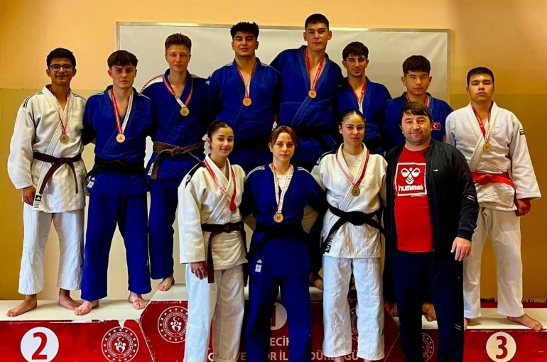 Bilecik’te judo turnuvasında madalyalar sahiplerini buldu