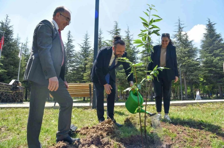 Bilecik’te ’Kampüsü Ağaçlandırıyoruz’ sloganıyla fidanlar toprakla buluştu