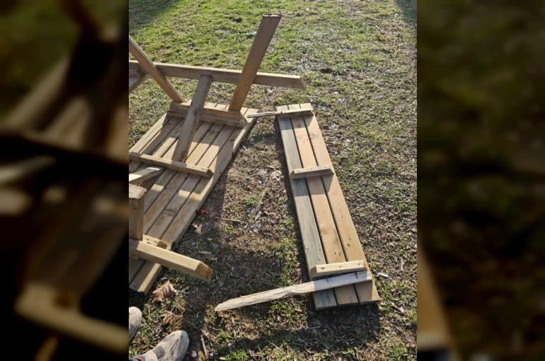 Bilecik’te kamuya ait banklara zarar verildi 