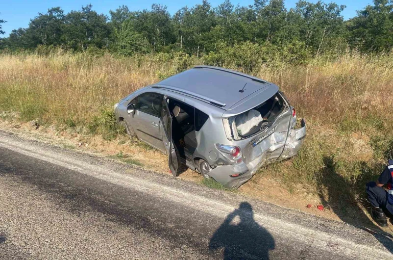 Bilecik’te kamyonetle otomobil çarpıştı: 3 yaralı