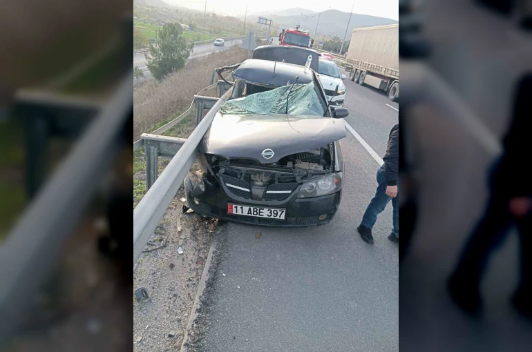 Bilecik’te kontrolden çıkan otomobil bariyerlere çarptı: 1 yaralı 