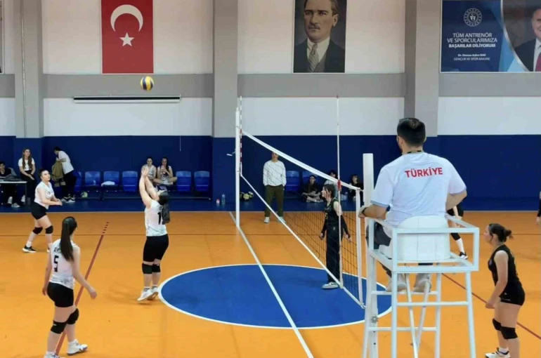 Bilecik’te liseler arası voleybol müsabakası nefes kesti