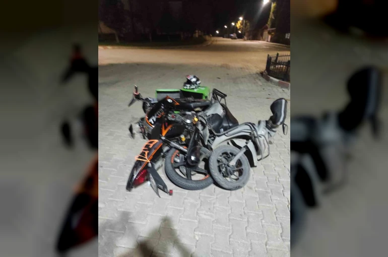 Bilecik’te motosikletler kafa kafaya çarpıştı, 2 yaralı