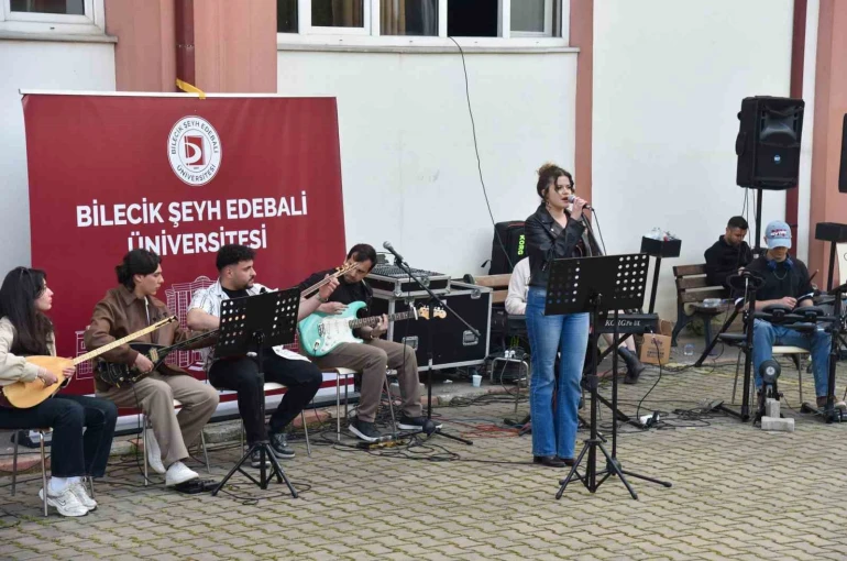 Bilecik’te öğrenciler kampüs konseriyle unutulmaz anlar yaşadı
