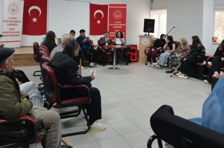 Bilecik’te öğrencilerden huzurevi buluşması