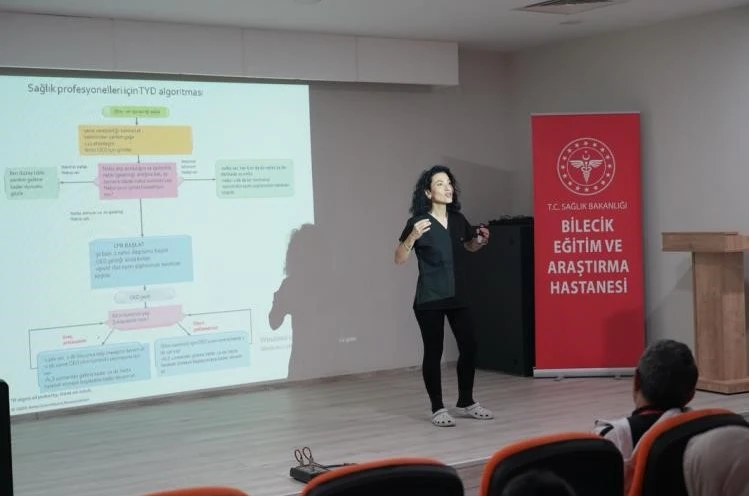 Bilecik’te sağlıkçılara ’Kalp Masajı ve Hayat Kurtarma Eğitimi’ verildi