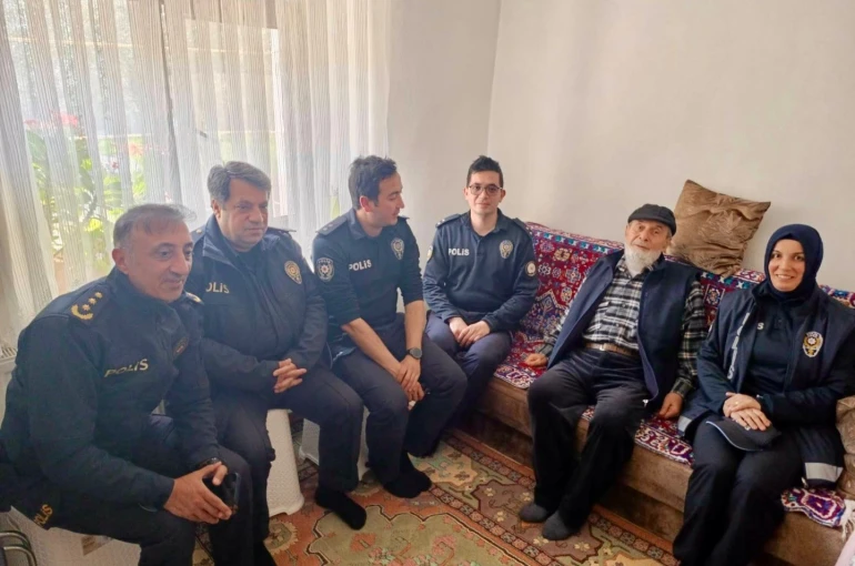 Bilecik’te şehitler için dua, emekli polis ve ailelerine vefa