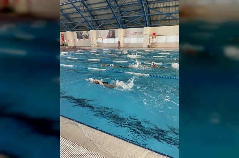 Bilecik’te spor okulları yüzme antrenmanları yoğun tempoyla sürüyor