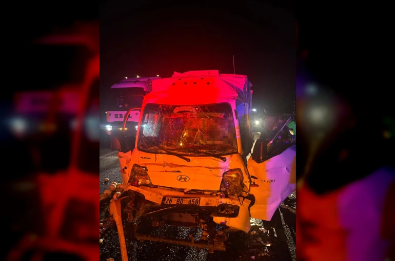 Bilecik’te yolcu otobüsü ile kamyonet çarpıştı: 1 ölü