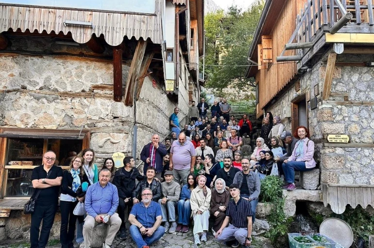 Bilim insanları Kemaliye’yi gezdi 