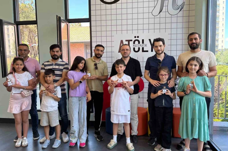 Bilim Ümraniye’de babalar ve çocuklar kendi parfümlerini tasarladı