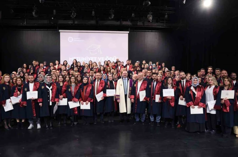 Bilimin öncüleri, Atatürk Üniversitesi’nden gururla mezun oldu