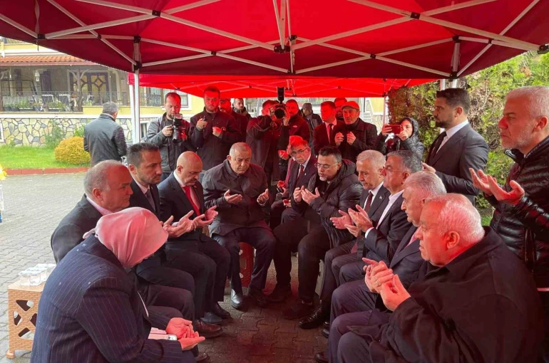 Binali Yıldırım Durmazoğlu ailesine taziyede bulundu 