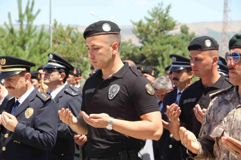 Bingöl’de 15 Temmuz şehitleri dualarla anıldı