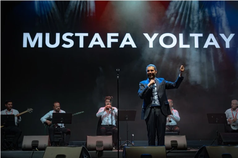 Bingöl’de "Bir Anadolu Şenliği" türkülerle devam etti