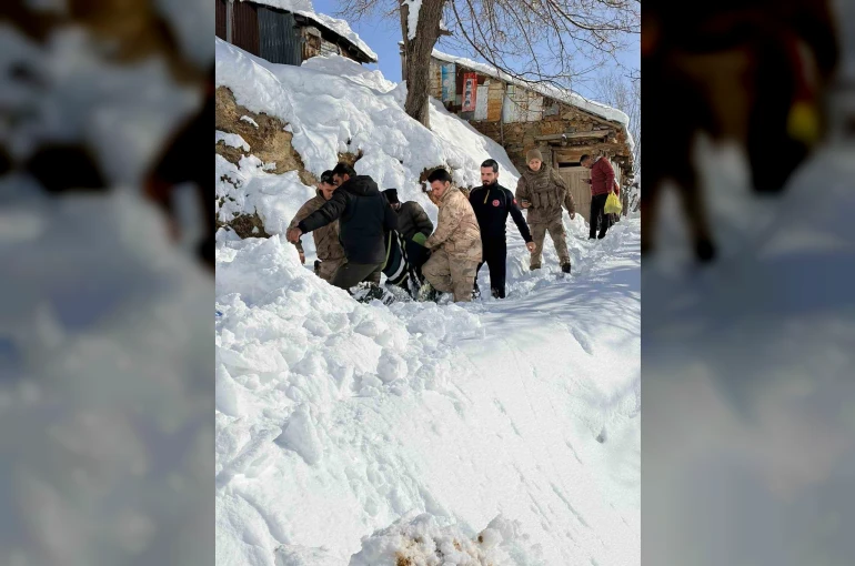Bingöl’de ekipler karbonmonoksit gazından zehirlenen şahıs için seferber oldu