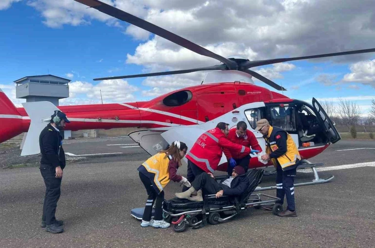 Bingöl’de helikopter ambulans diyaliz hastası havalandı
