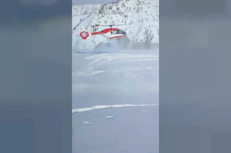 Bingöl’de rahatsızlanan genç, ambulans helikopterle hastaneye yetiştirildi