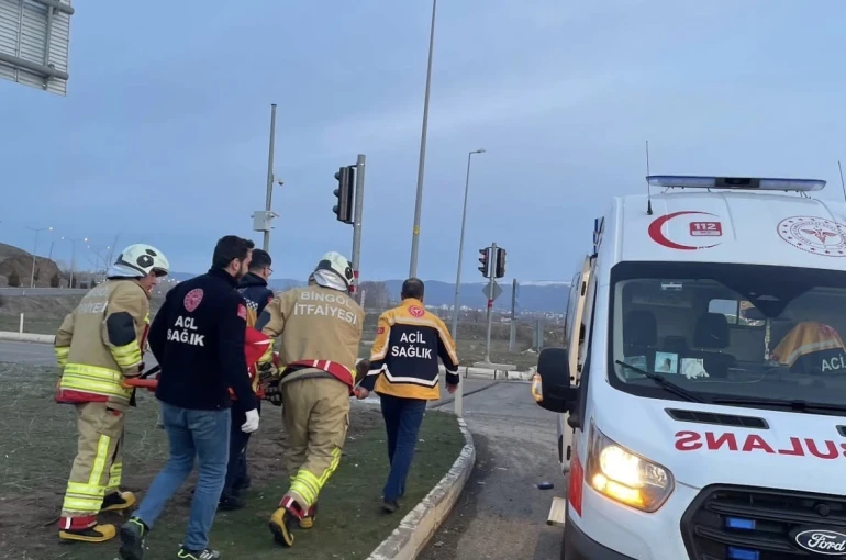 Bingöl’de trafik kazasında araç ters döndü: 1 yaralı