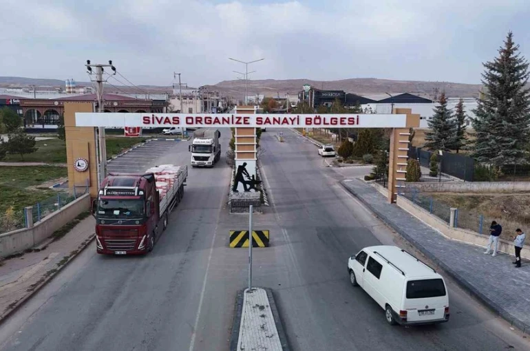 Bir yanda sanayi üretimi yapılıyor, bir yanda doğa korunuyor