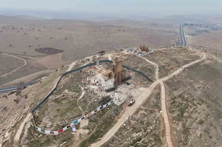 Bir yılda 400 bin kişi 3 bin yıllık kaleye çıktı