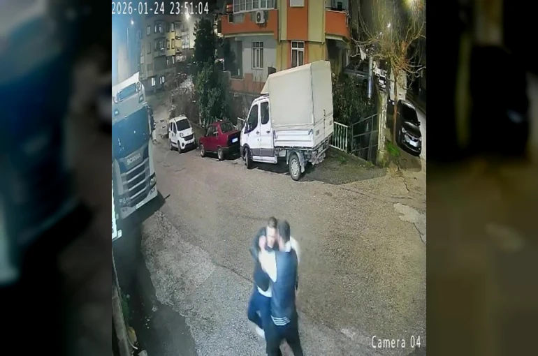 Birlikte alkol alırken tartıştığı arkadaşını ayrıldıktan sonra çağırıp bıçakla ağır yaraladı
