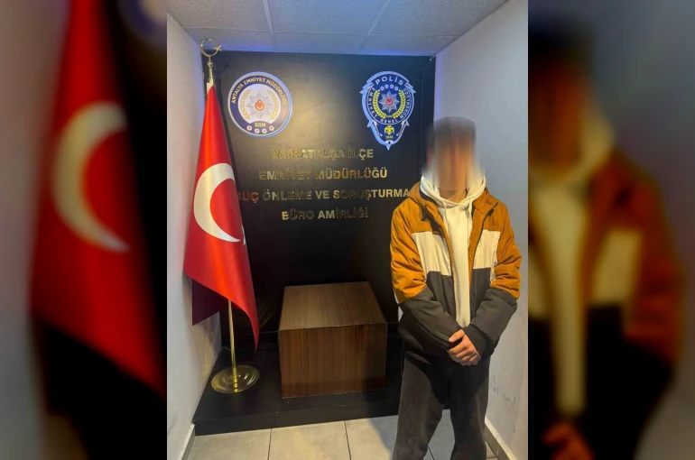 Bisiklet kullanan gencin önünü kesip hakaret etti, gözaltına alındı