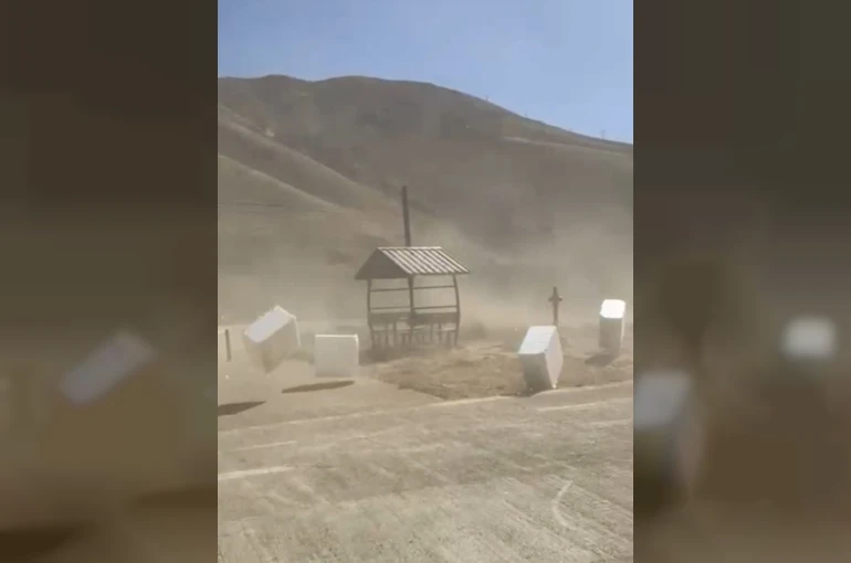 Bitlis’te fırtına etkili oldu 