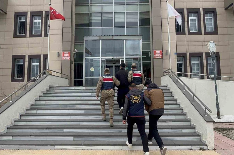 Bitlis’te göçmen kaçakçılığı operasyonu